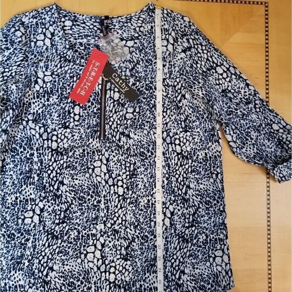NWT! Cathy Daniels 3/4 Sleeve Zip Neckline Top Med - Picture 11 of 13